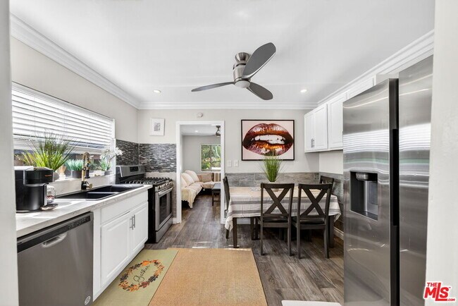 Building Photo - 1200 Tamarind Ave