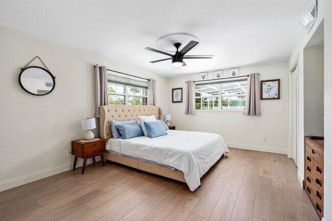 Building Photo - 94 Ivanhoe Dr