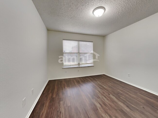 Building Photo - 7408 Marsland Ln