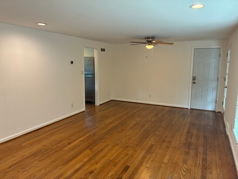 Building Photo - 3209 W 72nd St