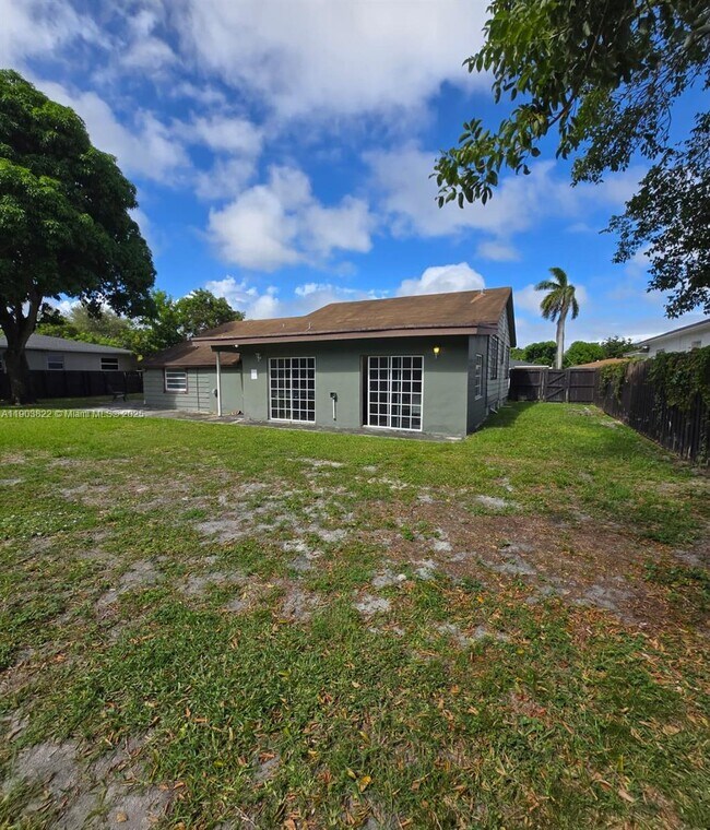 Building Photo - 2420 Jackson St