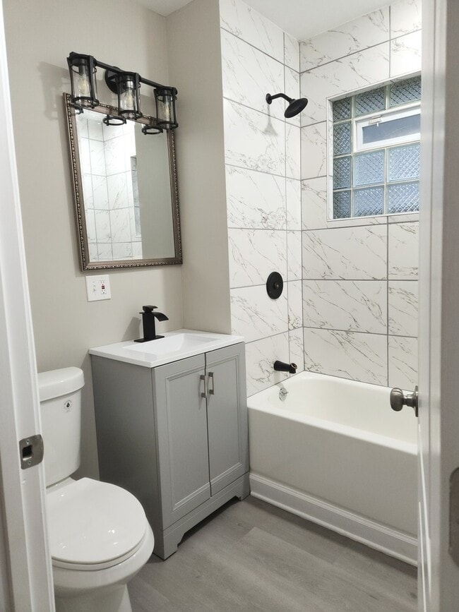 Building Photo - 4254 N Tripp Ave