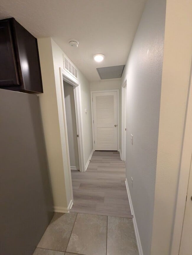 Building Photo - Stunning Townhome off SR 16 on Sebatian Cove