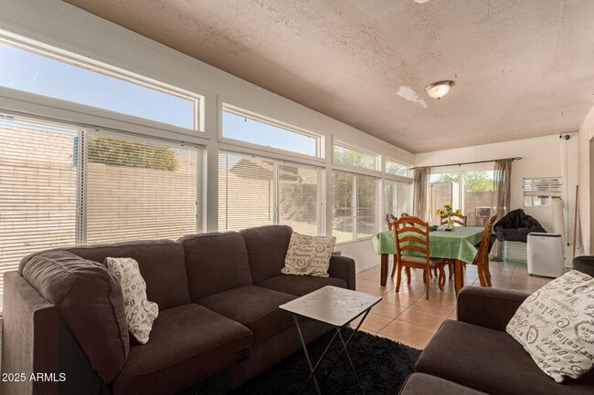 Building Photo - 8572 W Palo Verde Ave