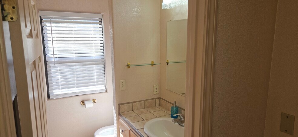 Casita Bathroom - 115 Flaming Arrow Way
