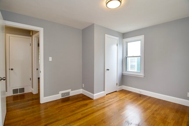 Building Photo - 63 Grandview St