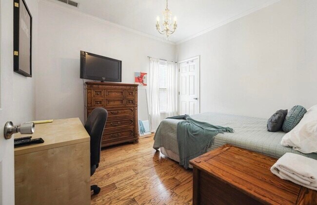 Building Photo - 2065 Peabody Ave