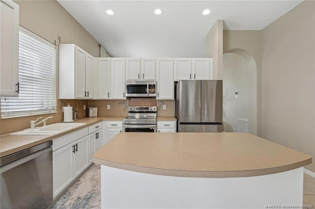 Building Photo - 3796 NW Deer Oak Dr