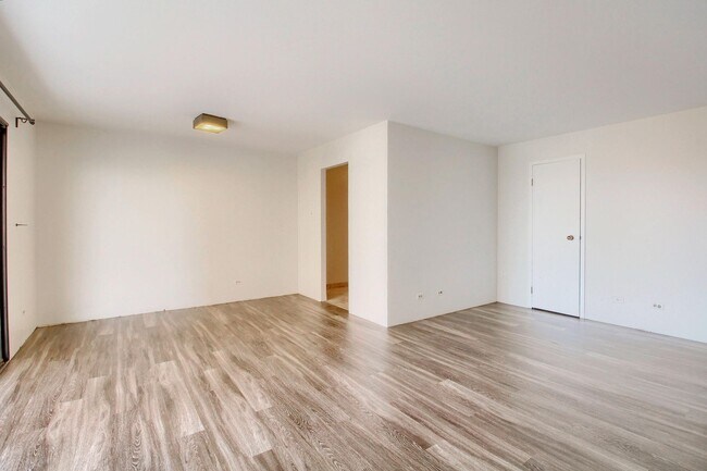 Building Photo - Gorgeous highrise apartment in Washington ...