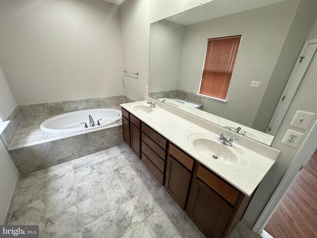 Building Photo - 13200 St James Sanctuary Dr
