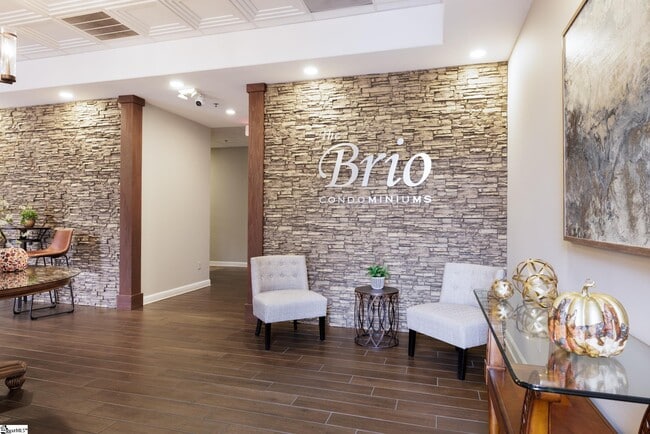 Building Photo - 1001 S Church St