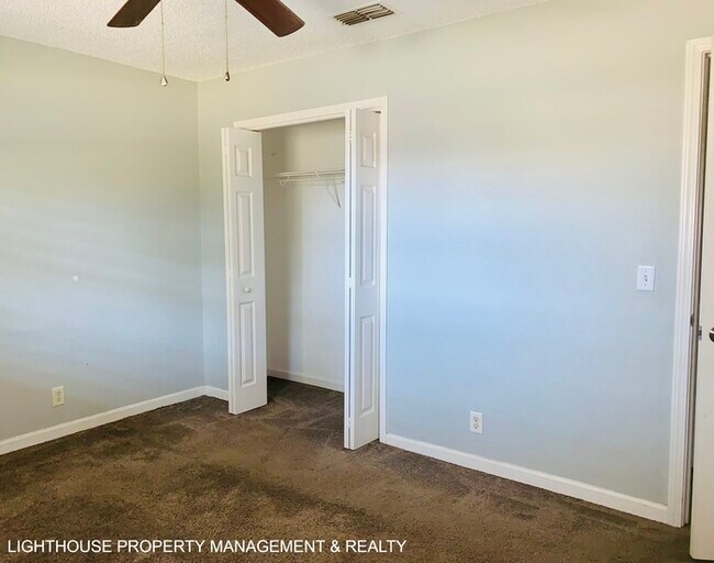 Building Photo - Renovated 2/1 Westside Duplex