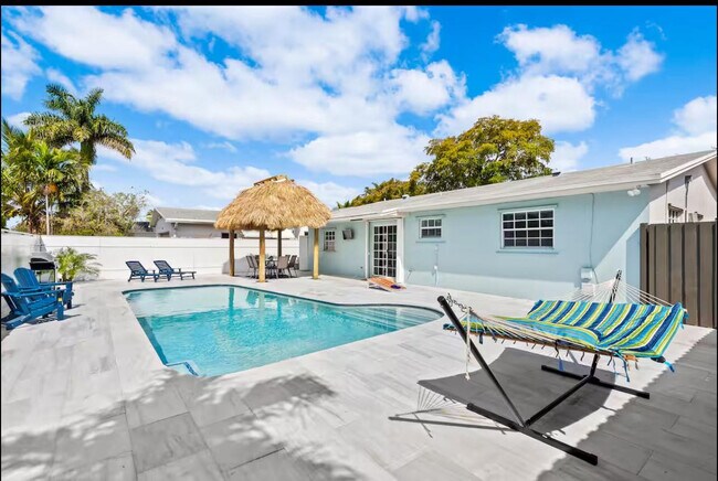 Building Photo - 304 SE 4th St