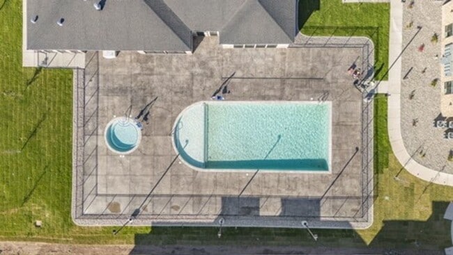 Building Photo - 1522 Quail Dr