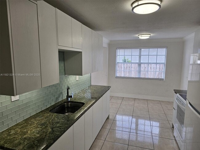 Building Photo - 651 SW 66th Ave