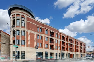 Building Photo - 2823 W Belmont Ave