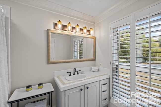 Building Photo - 3900 Braxton Dr