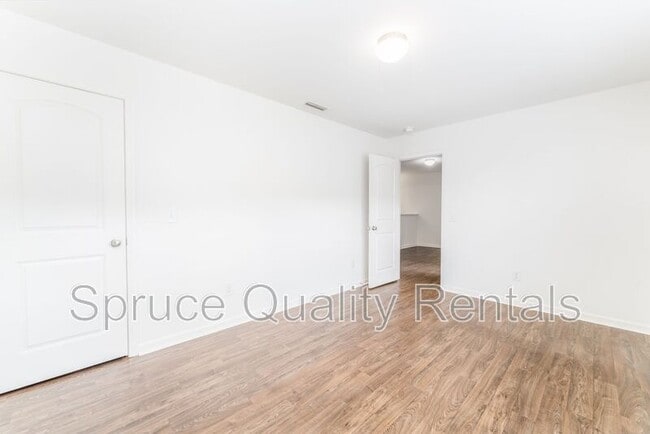 Building Photo - 250 Baybrook Ln