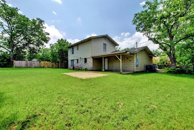 Building Photo - 1202 Artesian Cir