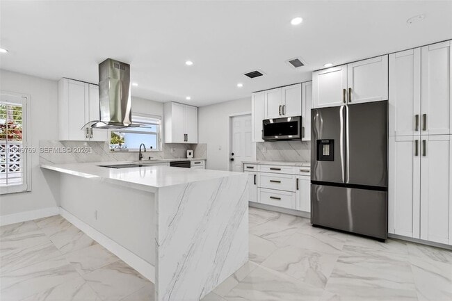 Building Photo - 4010 NE 22nd Ave