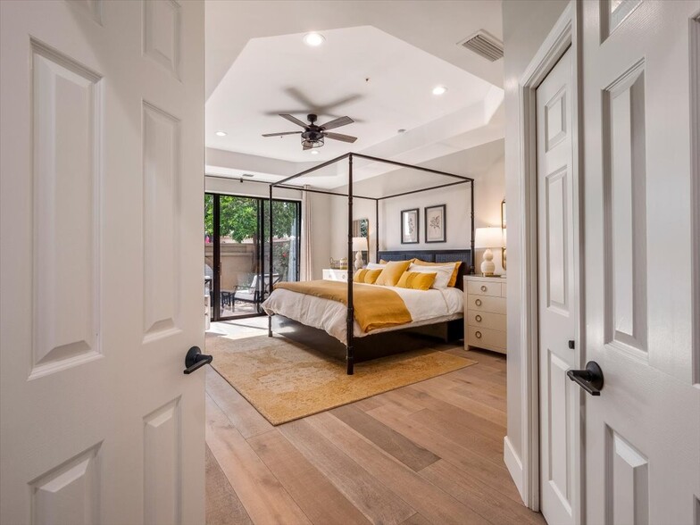 2nd Ensuite KING master with stunning KING bed and private front courtyard. - 8437 N 84th St