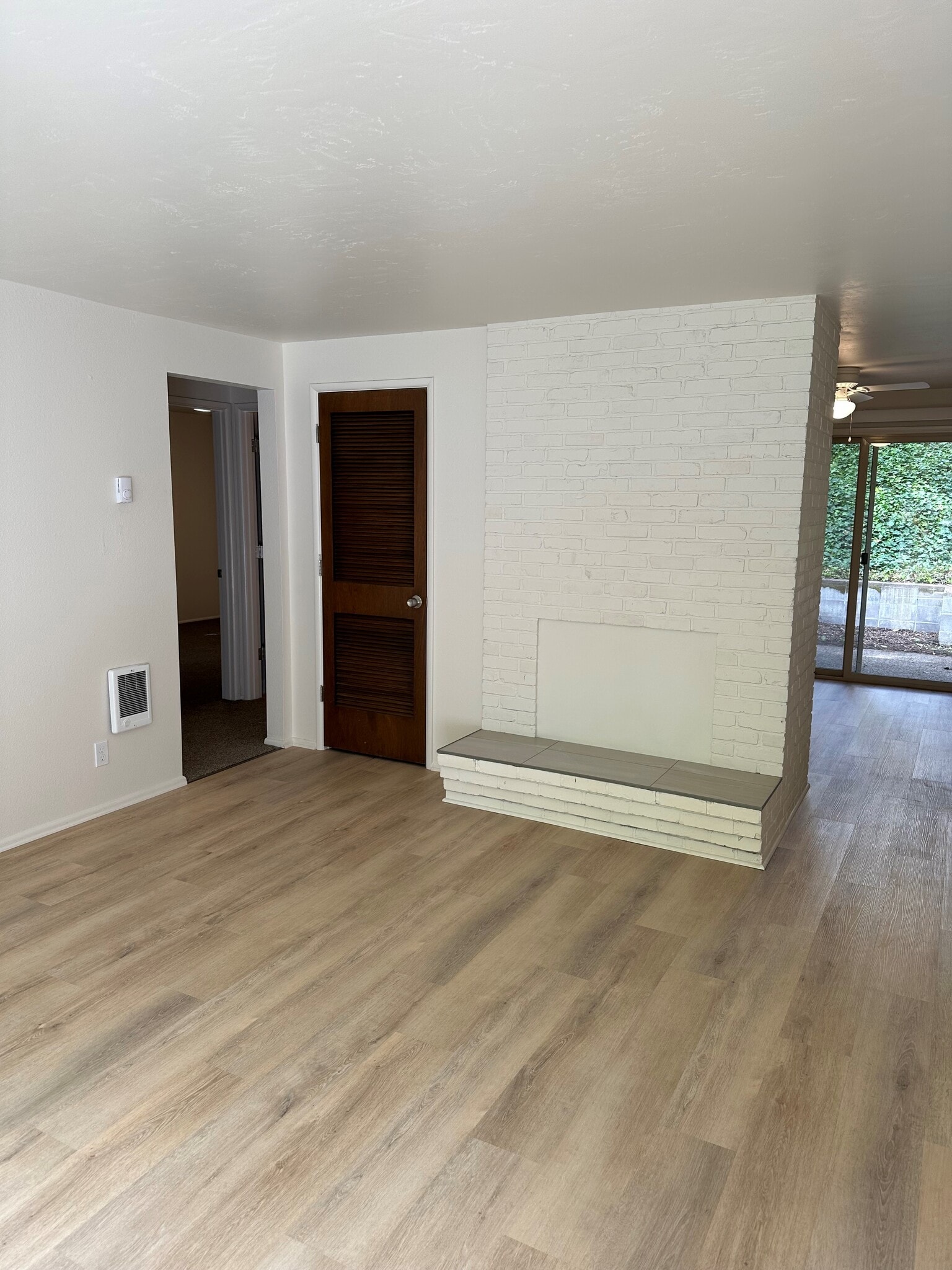 Building Photo - 735 E 43rd Ave