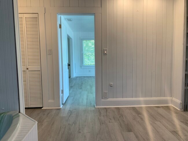 Building Photo - 7140 Longboat Dr E
