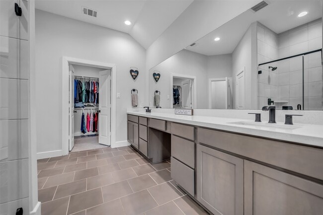 Building Photo - 2502 Ocean Key Dr
