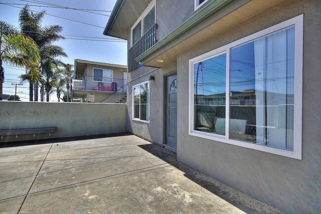 Building Photo - 6668 Del Playa Dr