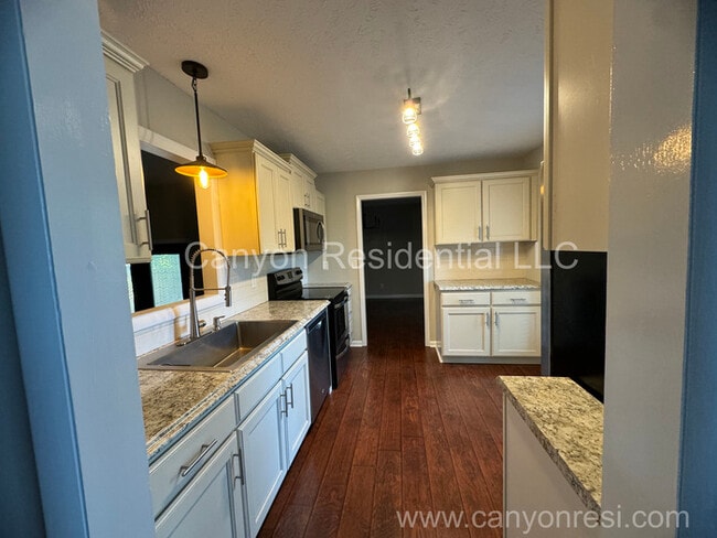Building Photo - 7104 Old Castle Dr