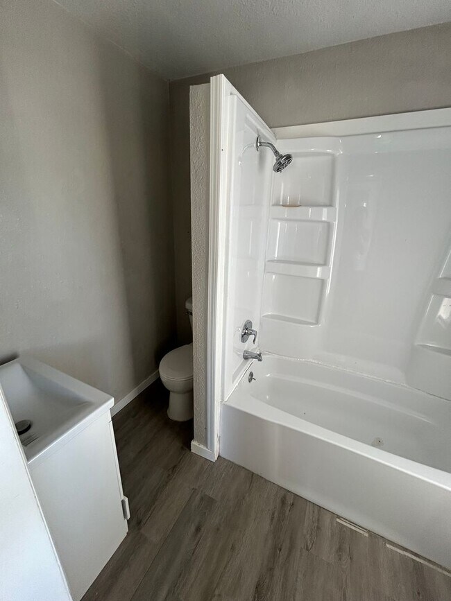 Building Photo - 3bd 1ba house for rent