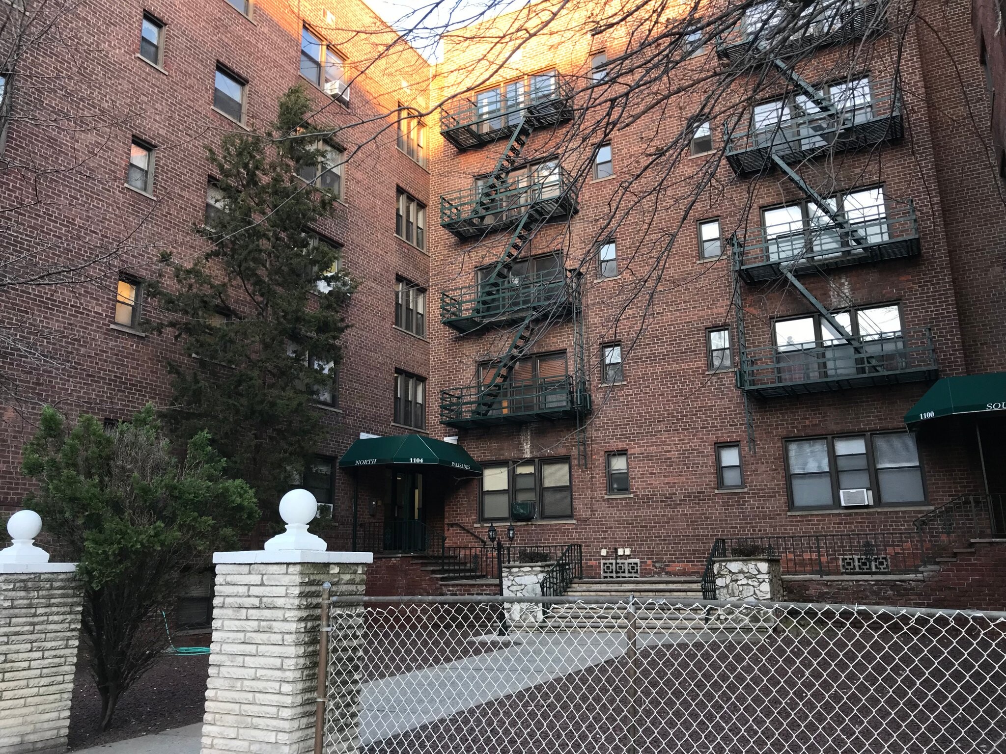 Building Photo - 1104 Palisade Ave