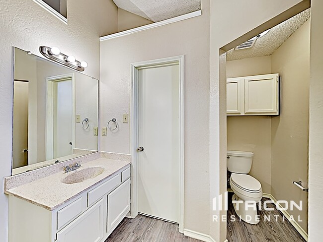 Building Photo - 3301 Plantation Ln