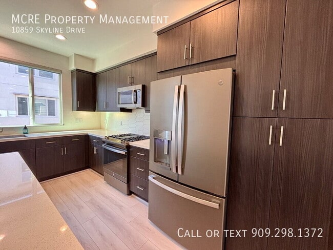 Building Photo - 10859 Skyline Dr