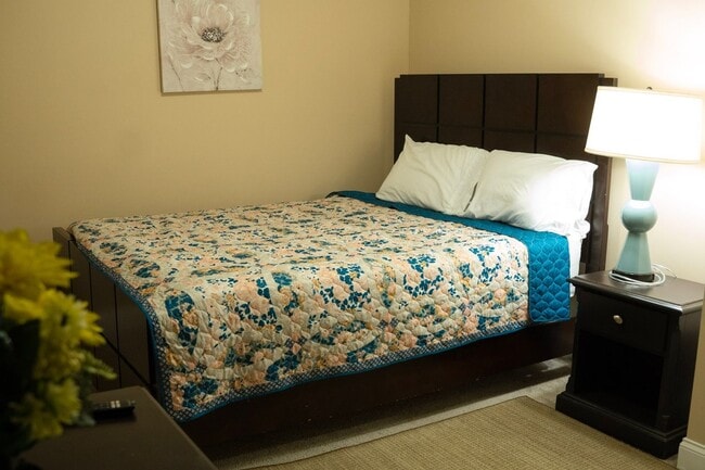 Building Photo - 3499 Henley St