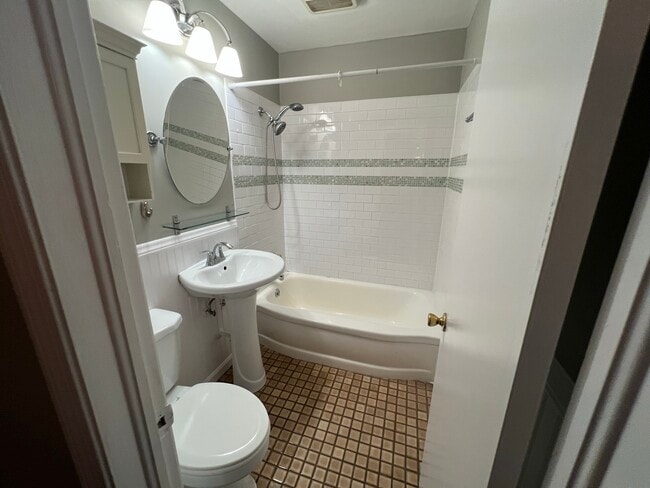 Building Photo - 440 Ida Ln