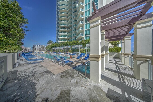 Building Photo - 250 Sunny Isles Blvd