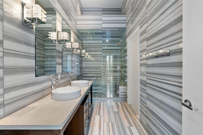 Building Photo - 475 Brickell Ave