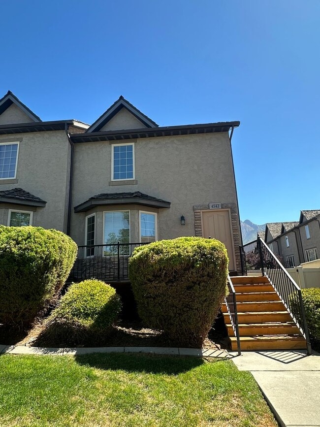 Building Photo - GET $1000 OFF THE FIRST MONTHS RENT!!!