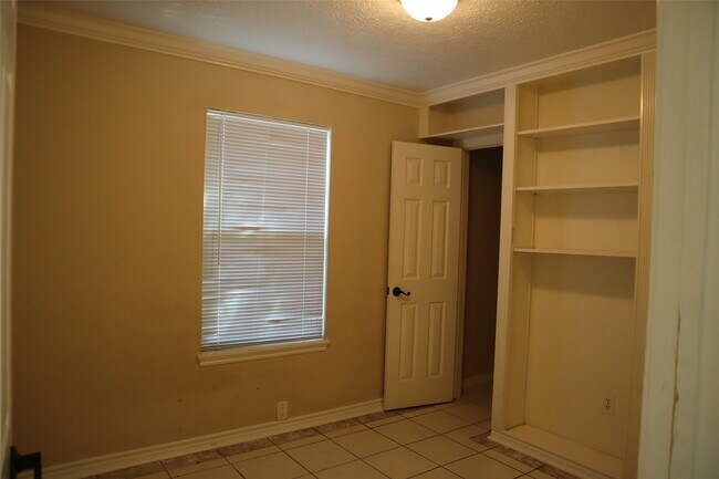 Building Photo - 6319 Langham Way