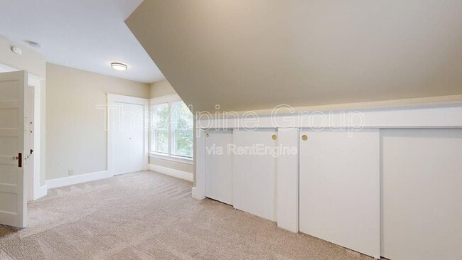 Building Photo - 2977 N Willamette Blvd