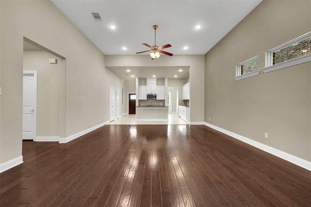 Building Photo - 5805 Zinnia Dr
