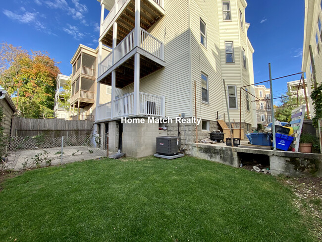 Building Photo - 14 Belknap St