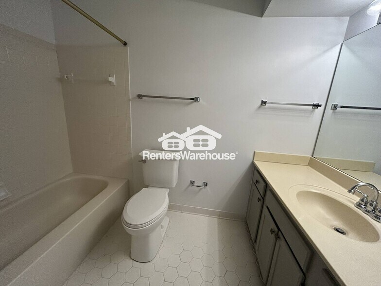 Building Photo - 1303 Gables Dr