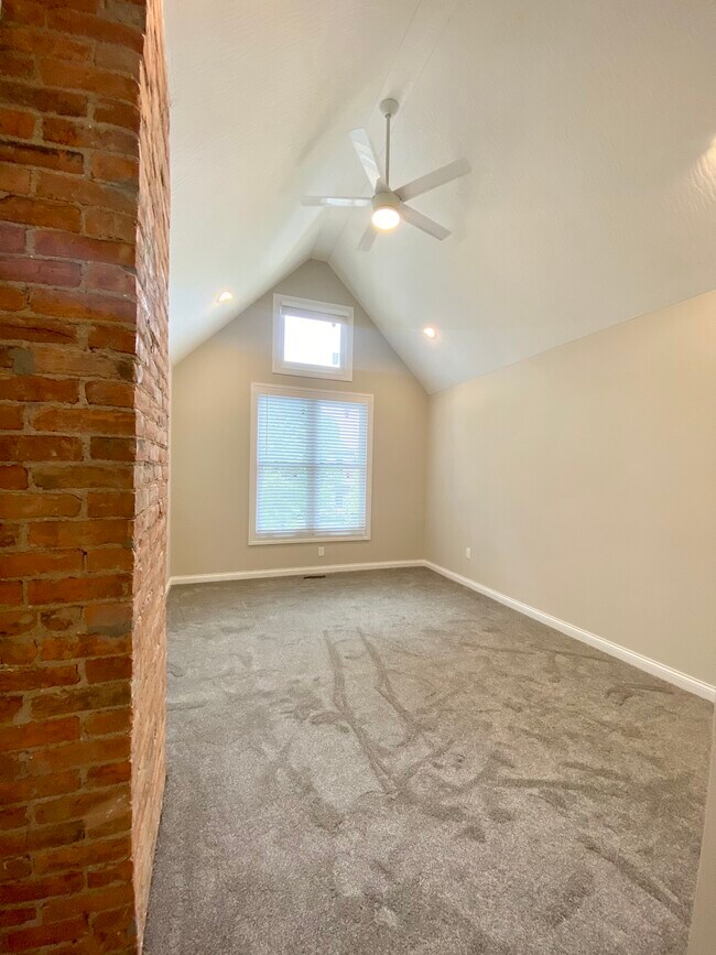 Building Photo - 978 Harrison Ave