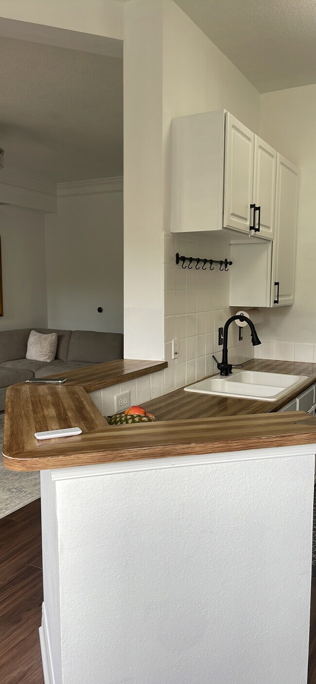 Building Photo - 500 Mirasol Cir