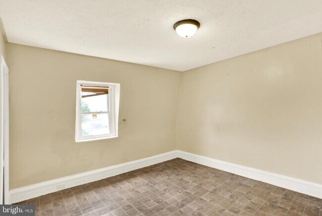 Building Photo - 234 W Douglass St