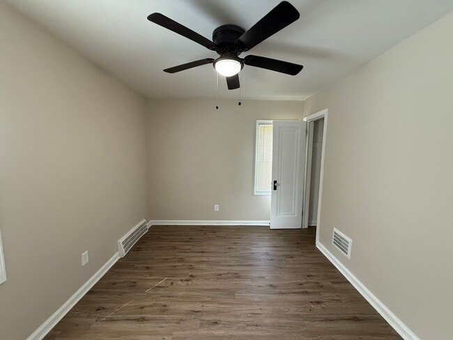 Building Photo - Fully Renovated 3-Bedroom Home – Move-In R...