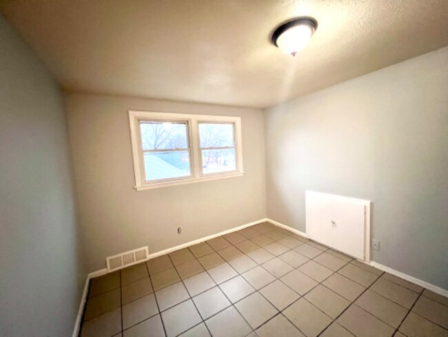 Building Photo - 5930 N 69th St