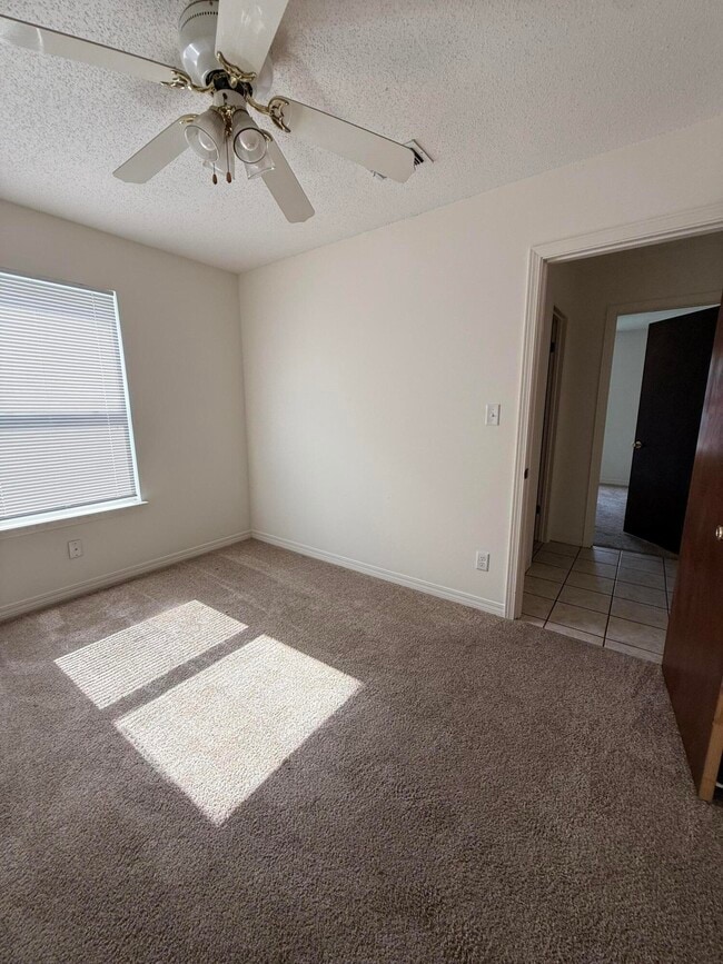 Building Photo - 513 Landview Dr